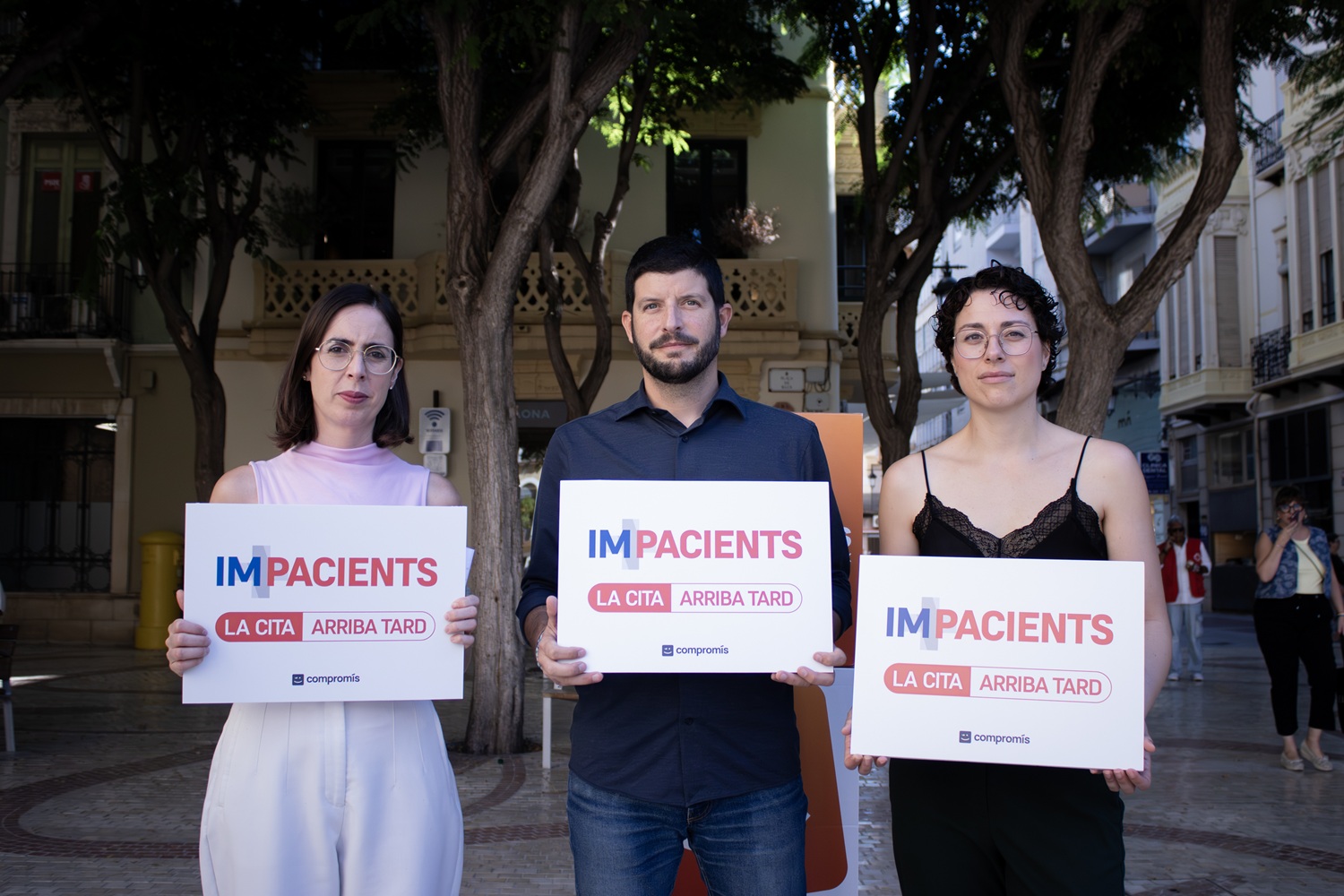 La portaveu de Compromís a l’Ajuntament d’Elx, Esther Díez, el portaveu sanitari de Compromís, Carles Esteve i la portaveu adjunta a Les Corts, Aitana Mas.