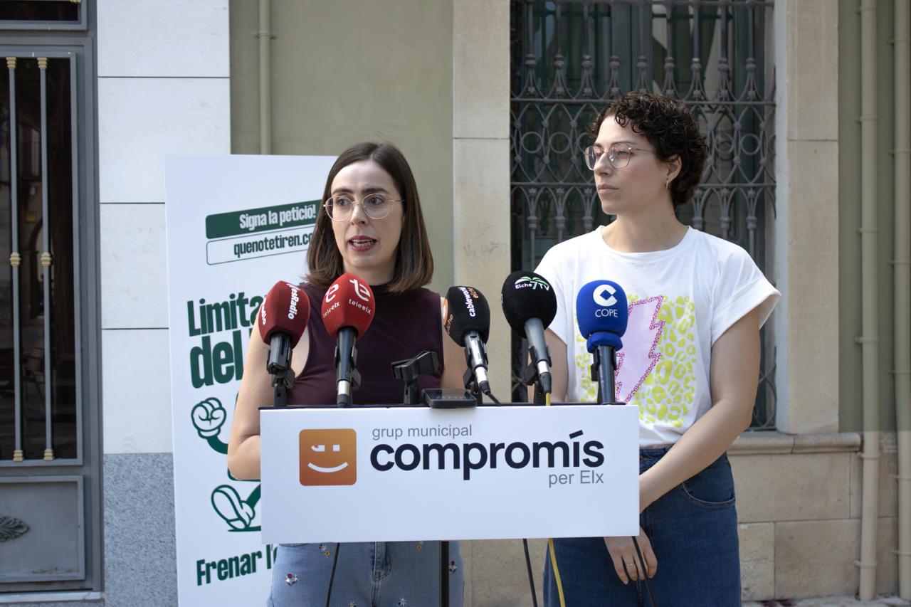 La portaveu del grup municipal d'Elx, Esther Díez, i la portaveu adjunta a les Corts, Aitana Mas.