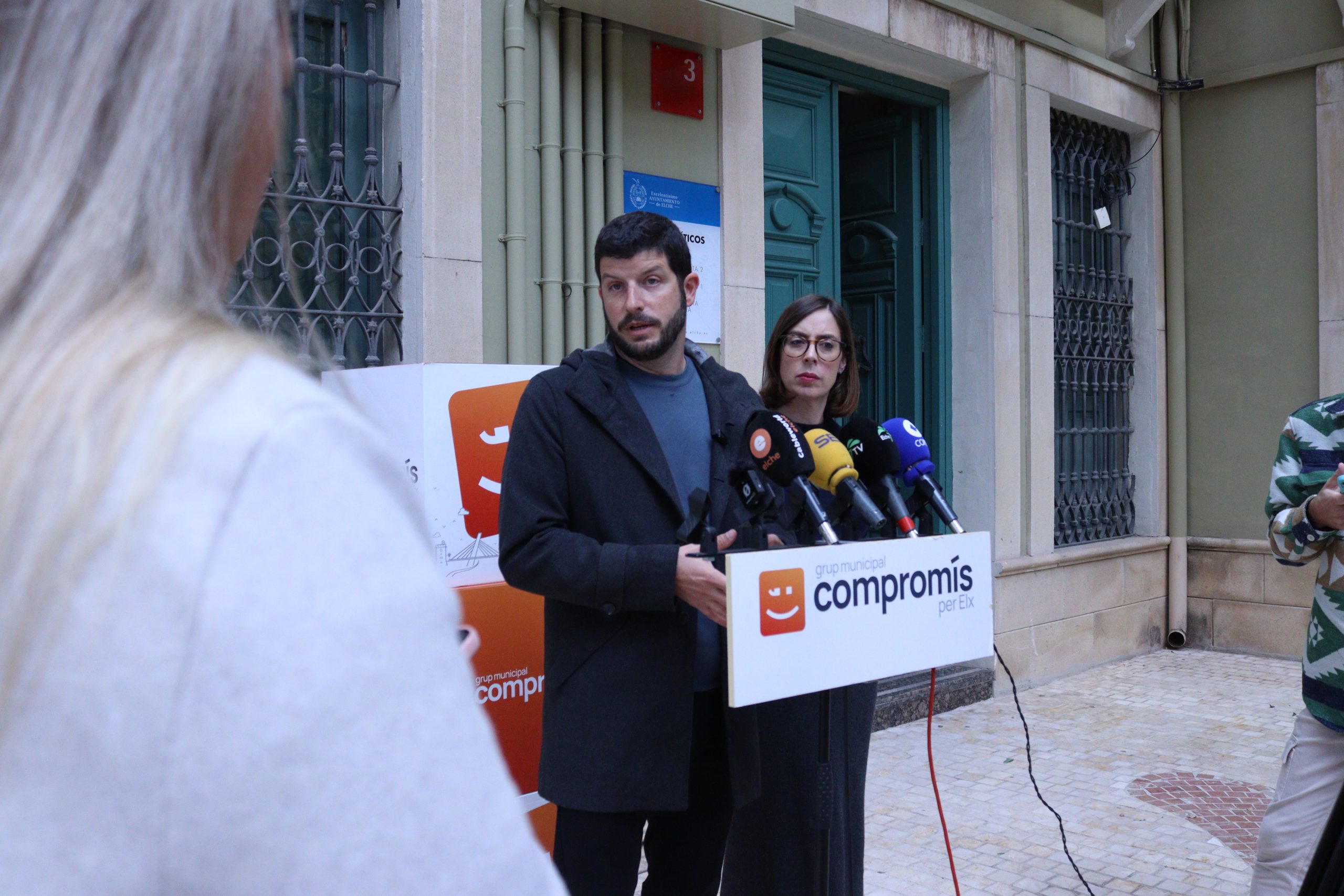 El diputat autonòmic, Carles Esteve i la portaveu del Grup Municipal de Compromís, Esther Díez.